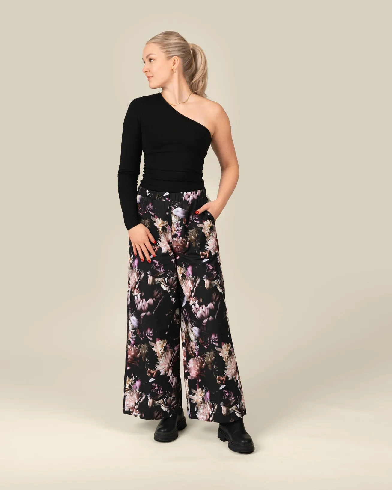 Toive Fabric Trousers Peony Farm Black